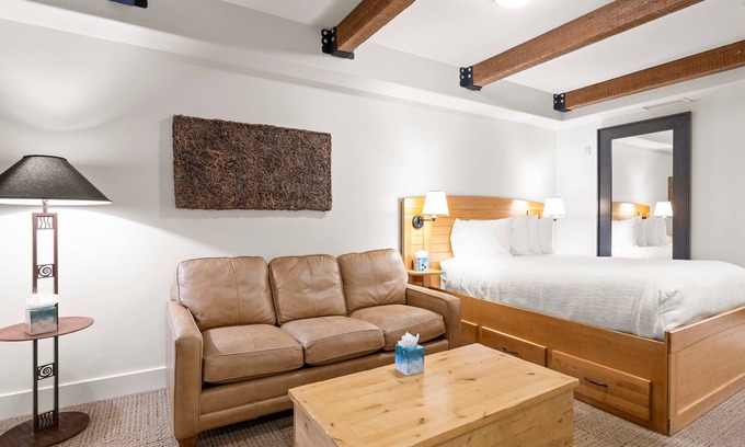 Kimball Junction Condo | Relaxing Fireplace | Hot Tub Access | Walk to Dining, Shops, Activities