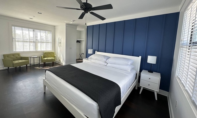 Lake Alfred Cottage | Relaxing Getaway on the Lake at Adams Estate