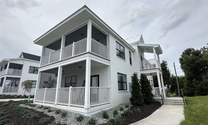Lake Alfred Cottage | Relaxing Getaway on the Lake at Adams Estate
