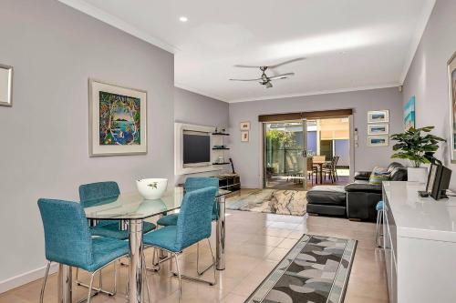 Grange House | Relaxing Getaway Steps from Grange Beach
