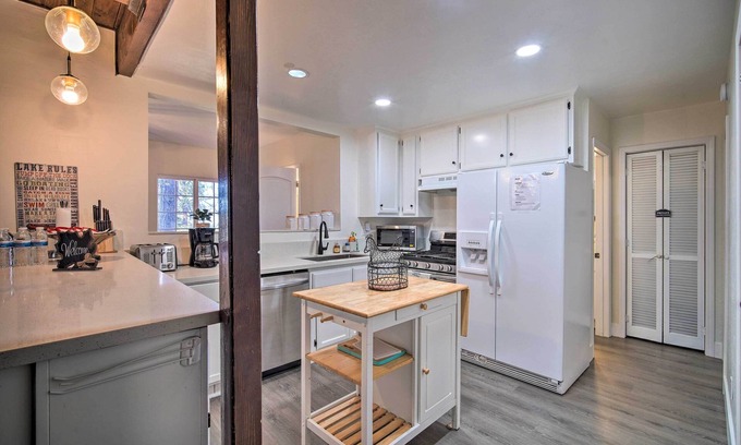 Lake Arrowhead Cottage | Relaxing Lake Arrowhead Home ~ 1 Mi to Lake!
