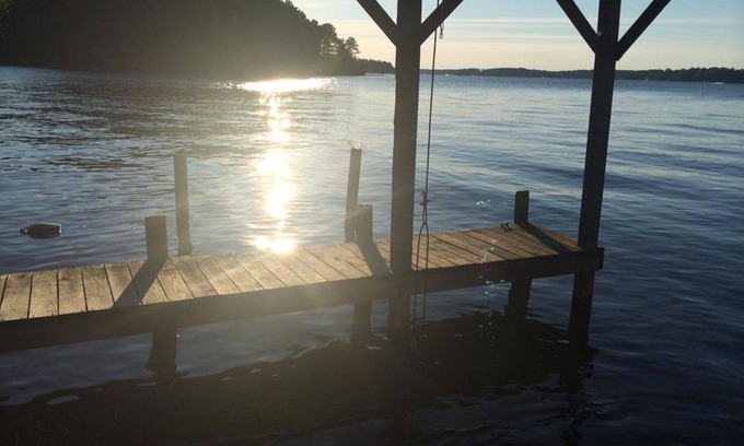 Littleton House | Relaxing Lake Front property with sandy beach! 5 mins from public boat launch