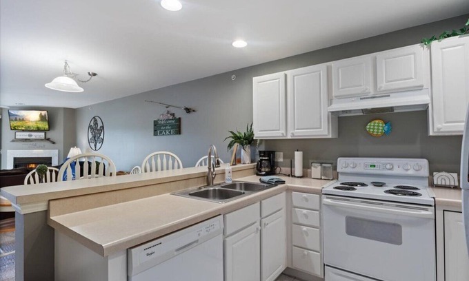 Camdenton Condo | Relaxing Lakefront Condo w/2 Heated Pools, Boat Ramp & Slip, Near Golf & Parks