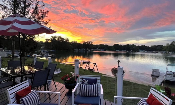 Dowagiac House | Relaxing Lakefront Retreat on Beautiful Little Twin Lake