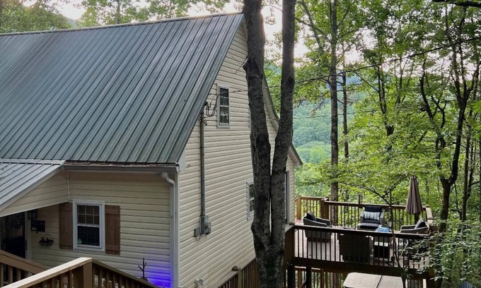 Helen Cabin | Relaxing Mountain View Cabin in Cleveland, GA