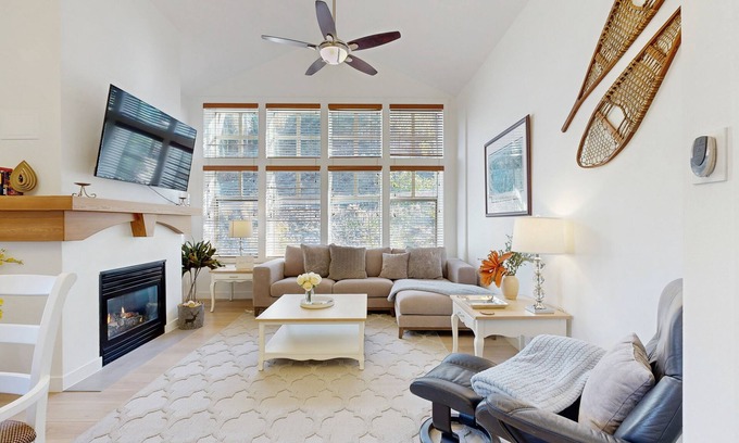 Salt Lake Mountain Resorts Condo | Relaxing mountain-view condo with shared hot tub, pool & more-walk to ski lifts