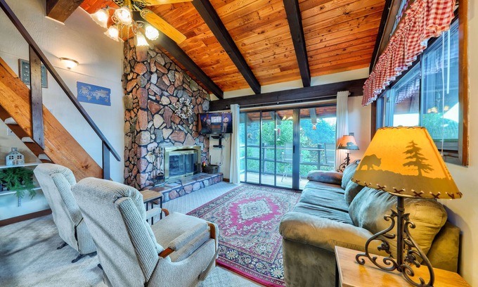 Sevierville Condo | Relaxing Mountain Wynnes