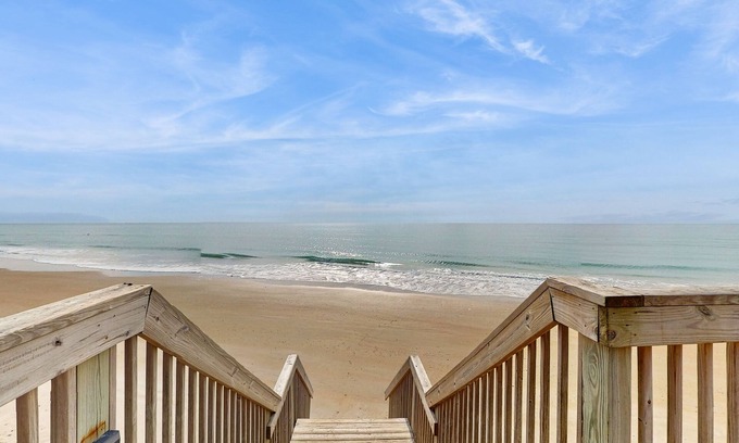 McCutcheon Field Condo | Relaxing oceanfront condo with pool, gym, kitchen, and WiFi