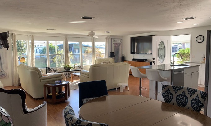Sarasota House | Relaxing open plan living