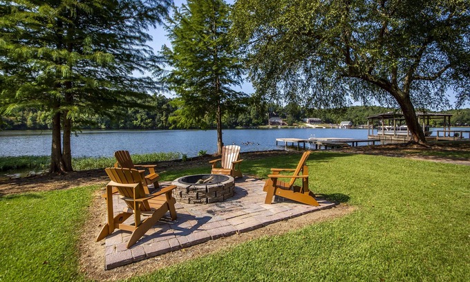 Jones Mills House | Relaxing & Peaceful Hot Springs Waterfront Haven