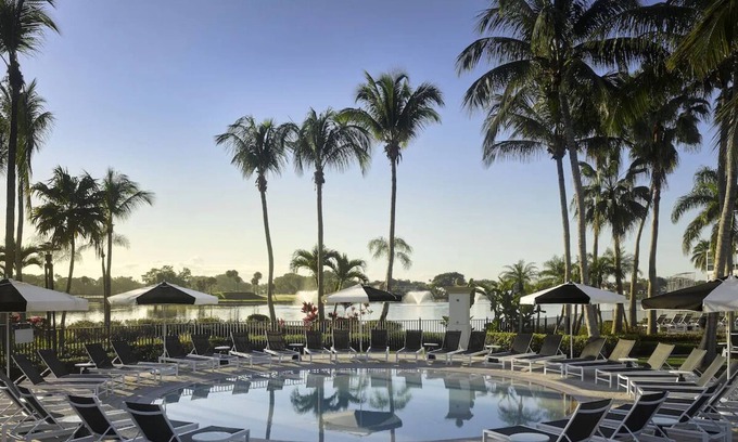 Hunt Club Hotel | Relaxing PGA National Getaway with Sports Courts, Pools, and Kids Activities