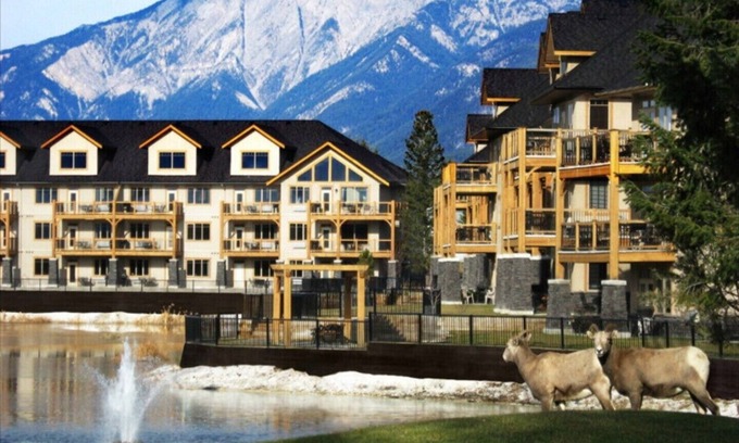 East Kootenay Hotel | Relaxing Resort Retreat - Swim Golf Or Ski 3 Bedrooms at Bighorn Meadows