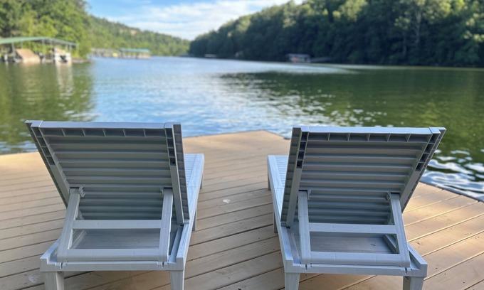 Arley House | Relaxing Rock Creek Cottage on Smith Lake