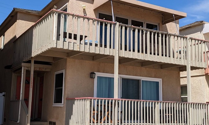 Old Towne House | Relaxing, Small-Town Feels, Beach House - ON the beach!