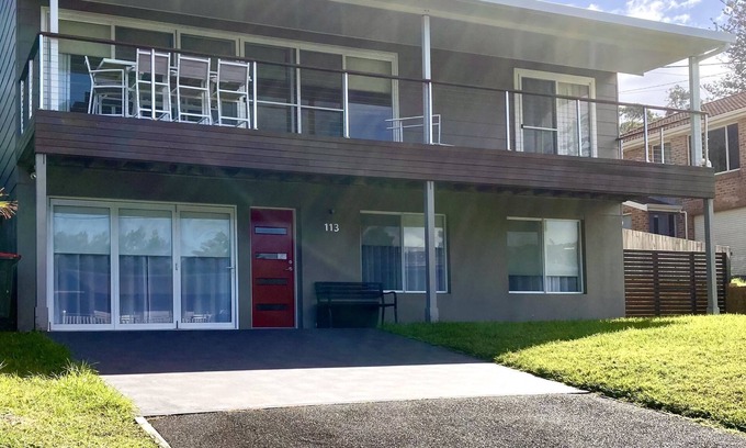 Copacabana House | Relaxing & spacious holiday home, 2 minute walk to beach