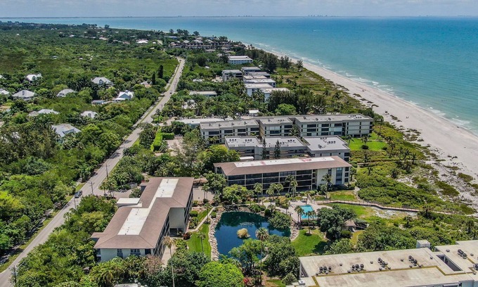 Sanibel Condo | Relaxing Vacay On The Beach ~ Top Floor With Elevator~ Newly Remodeled!
