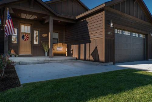 Victor House | Rellerstone Bunkhouse with Air Conditioning -