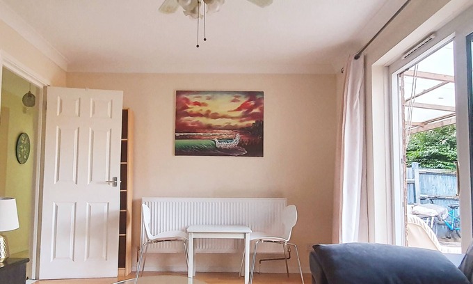 Slough Apartment | Remarkable 1-bed Flat in Slough, Near Farnham Road