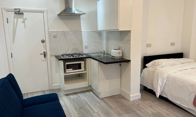 Clayhall Apartment | Remarkable 2-bed Apartment in Ilford, London