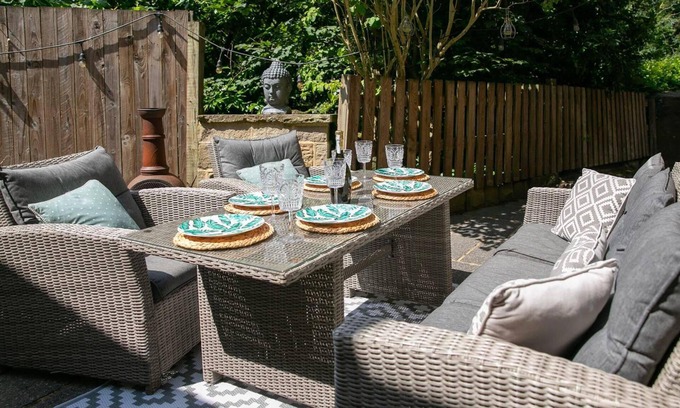 Yeadon House | Remarkable 4-bed House Near Leeds Airport