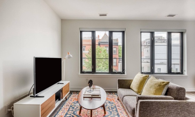 Shaw Apartment | Remarkable Shaw 1BR w/W/D, nr Restaurants & National Park, by Blueground