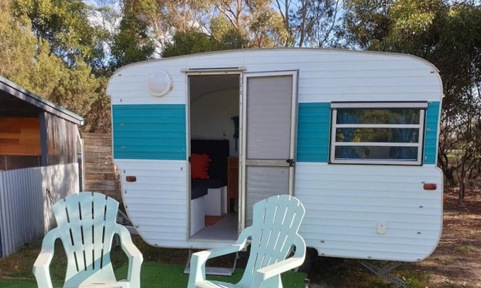 Wallington House | Remedy Farm Retreat - peaceful, private glamping 5 mins from Beach