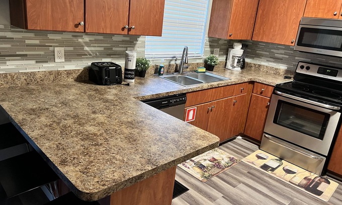 Dundee House | Remodel Home 2022 3Bed 2BATH HOME, Near LEGOLAND AND OTHER ATTRACTIONS