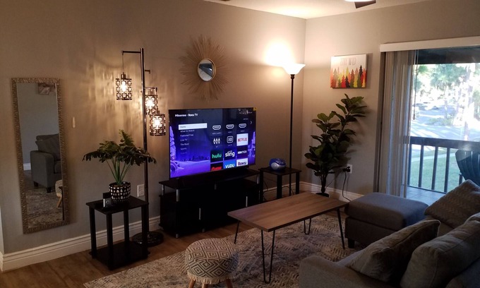 Sarasota Condo | Remodeled 2 bedroom 2 bedroom condo with swimming pool& tennis court in Sarasota