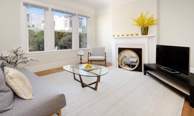 Russian Hill House | Remodeled 3 Bedroom In North Beach - San Francisco Life Real Estate