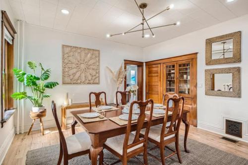 Lincoln Park House | Remodeled 3 Bedroom Close to St Broadway And Sante Fe And CBD