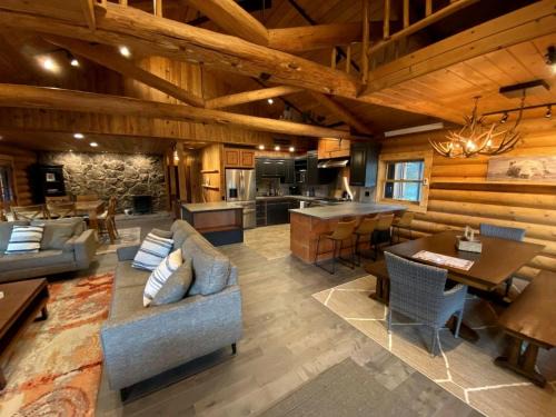 Alpine House | Remodeled Cabin with Pool Table and Hot-Tub in Wyoming