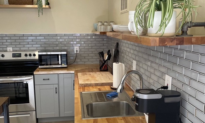 Melrose District Cottage | Remodeled casita in Historic Phoenix neighborhood