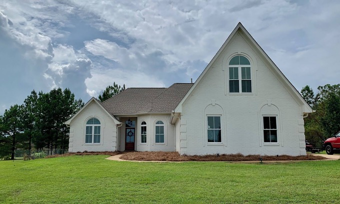 Oxford House | Remodeled cozy home with a beautiful view!
