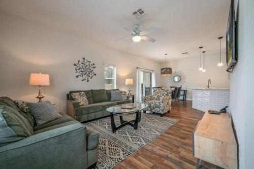 Bellavida House | Remodeled Gem - Comfort & Location