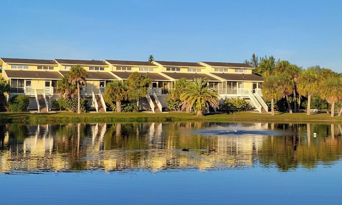 Placida House | Remodeled Hideaway- Golf Cart, Paddle Boards, Pool, Free Ferry