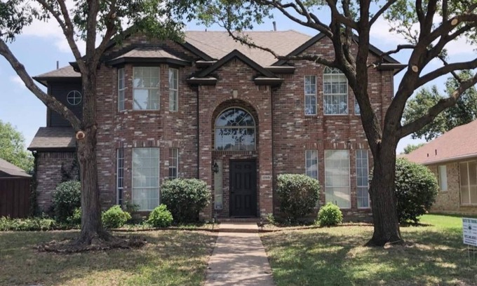 Lewisville House | Remodeled luxury with Proximity