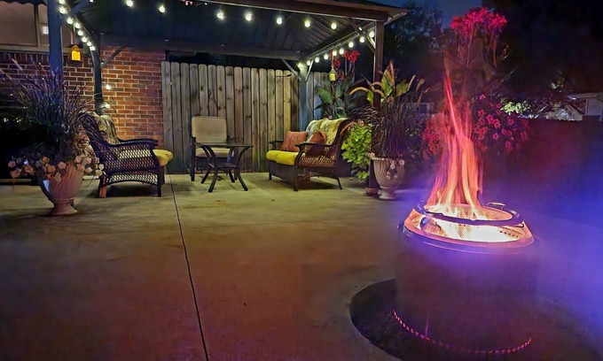 Southwyck House | Remodeled modern & loaded, firepit, kid friendly