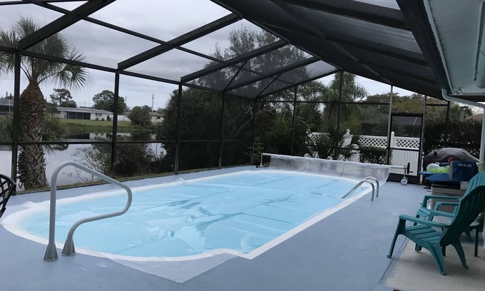 Englewood House | Remodeled Serene Lake Front Heated Pool House-3Bd/2Ba/LR/Kit-1.5 Miles to Beach!
