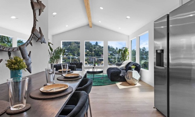 Los Feliz House | Remodeled Silverlake Hilltop Home w/Endless Views