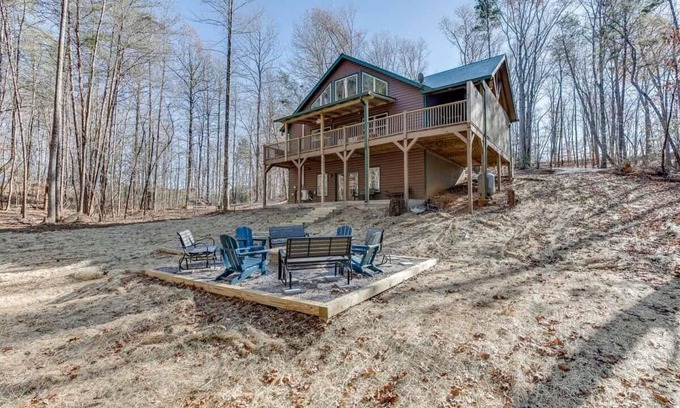 Helen Cabin | Remodeled Spacious Cabin Near Helen, Georgia