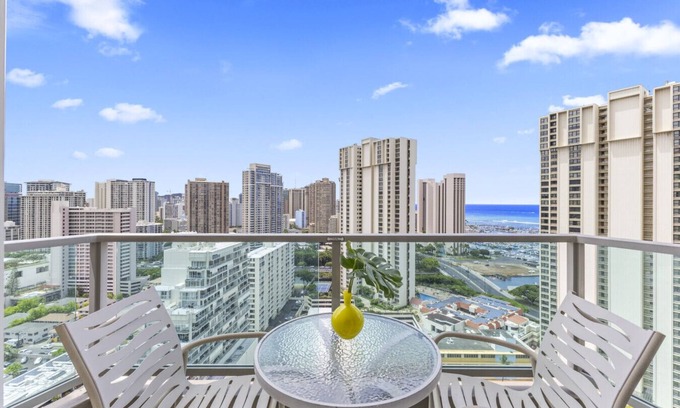 Ala Moana Apartment | Remodeled Studio Hotel | Walk to Ala Moana Beach