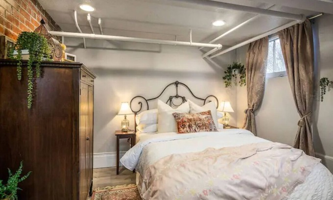 East Central Apartment | Remodeled studio -blocks from U of U - 45 min to Ski hills