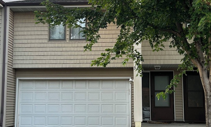 Waconia House | Remodeled Townhome - Close to - The Lake - Quaint Downtown - The Hospital