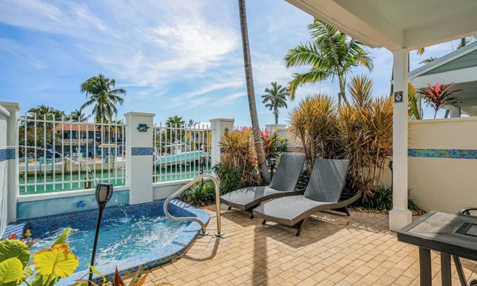 Marathon House | ★Remodeled tropical delight townhome★private plunge pool close to fun activities