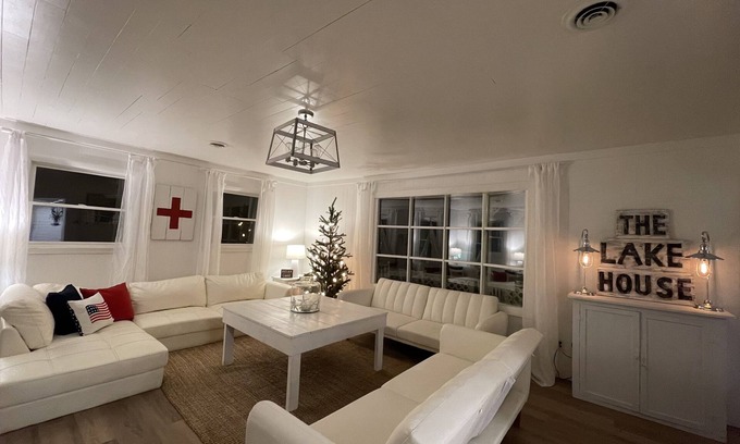 Southmont Cottage | Remodeled Water-Front Lake Cottage with Dock! Kayaks provided!