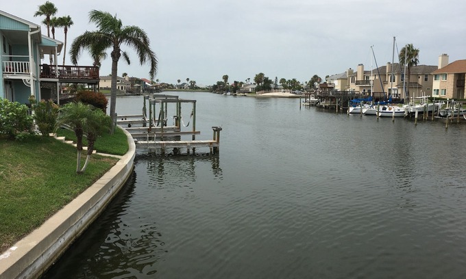 Corpus Christi House | Remodeled Waterfront Townhouse/Close to Beach