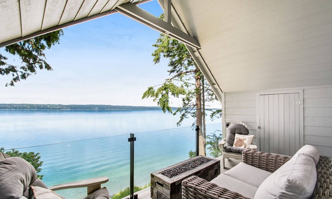 Camano Island House | Remodeled waterfront beauty with fast Wifi, sweeping views & beach access