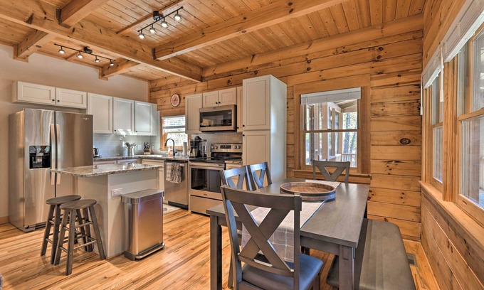 Purlear Cabin | Remote Mountain Escape w/ Hot Tub & 122 Acres!