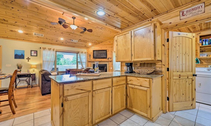 Octavia Cottage | Remote Smithville Cottage: Furnished Deck & Grill