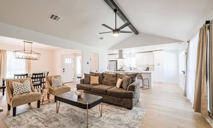 Garden Oaks House | Rena Heights, Spacious, Pet Friendly